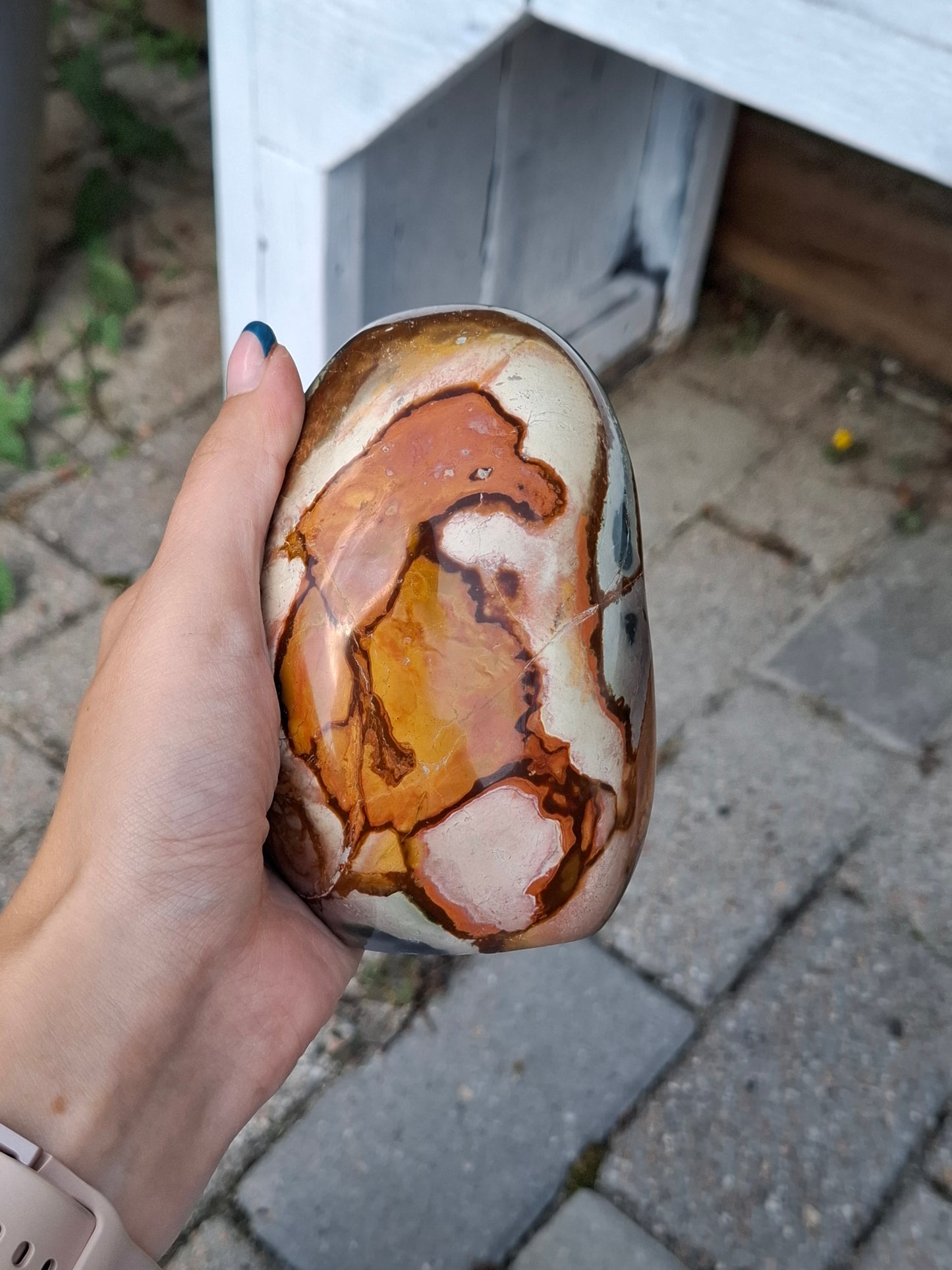 Polychroom jaspis sculptuur