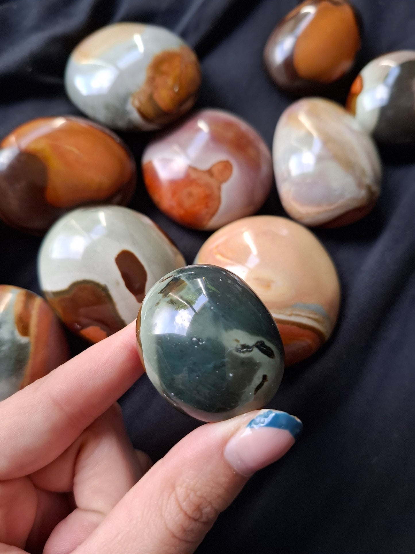 Polychroom jaspis handsteen nr2