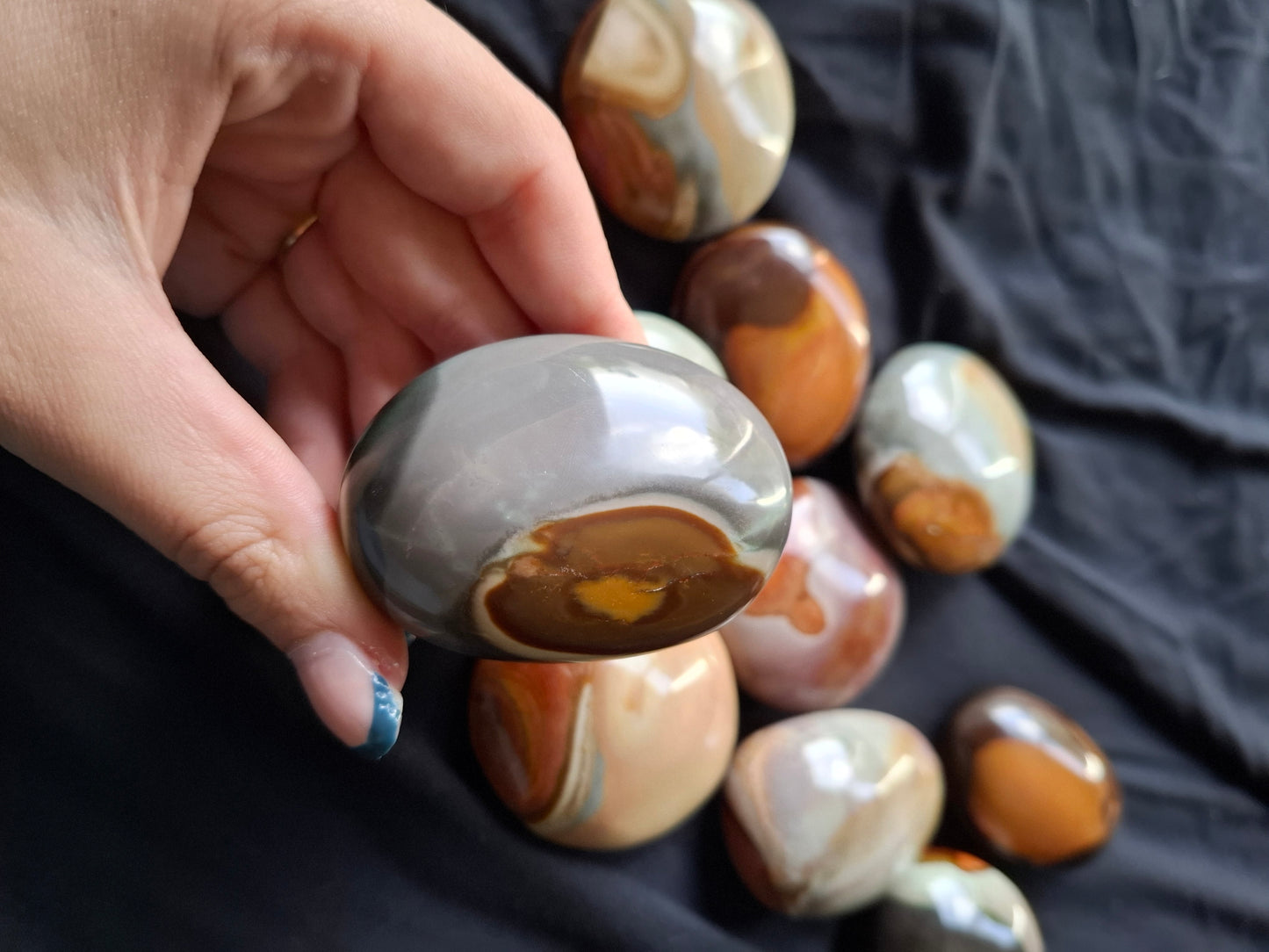 Polychroom jaspis handsteen nr1