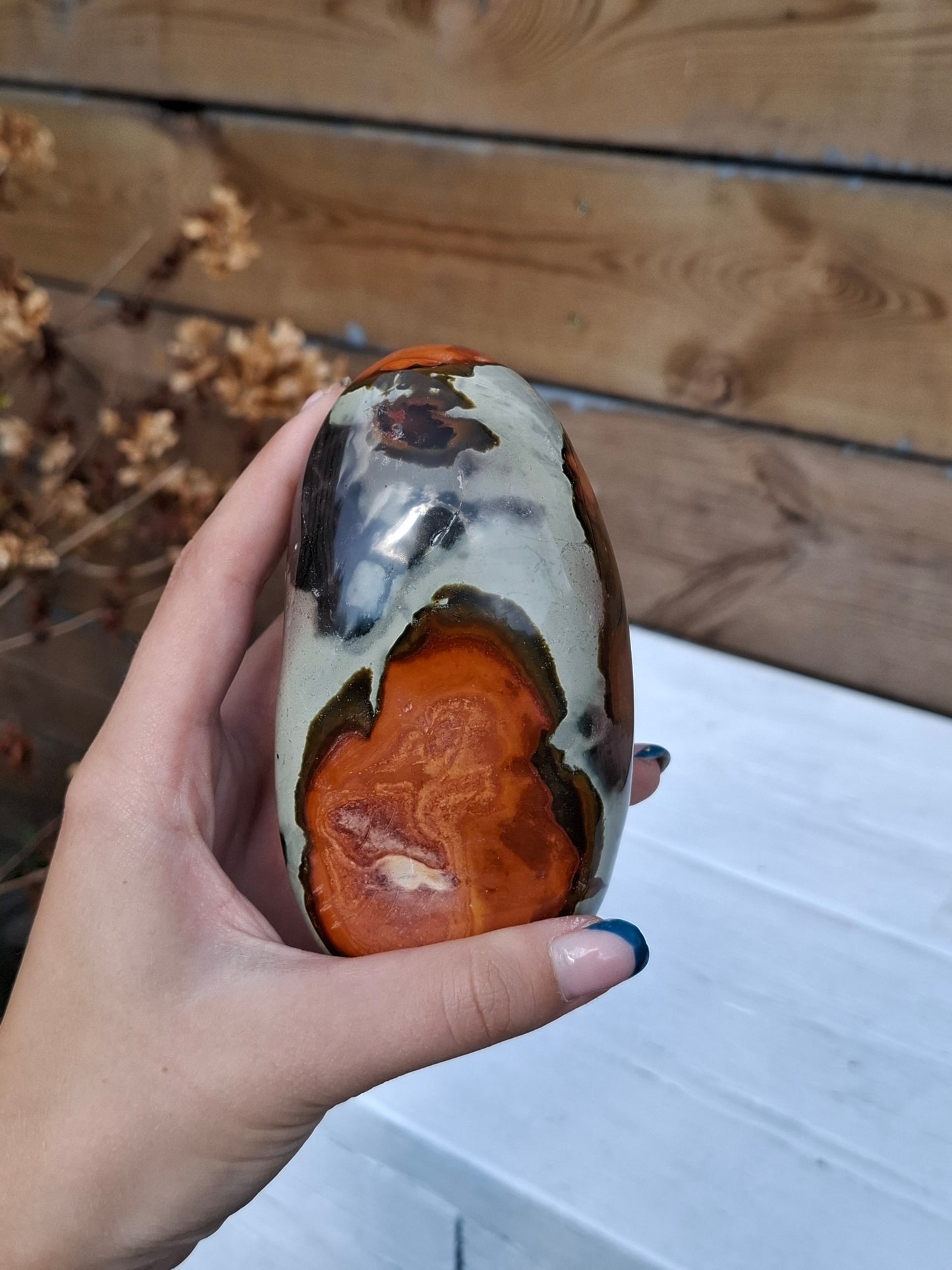 Polychroom jaspis sculptuur