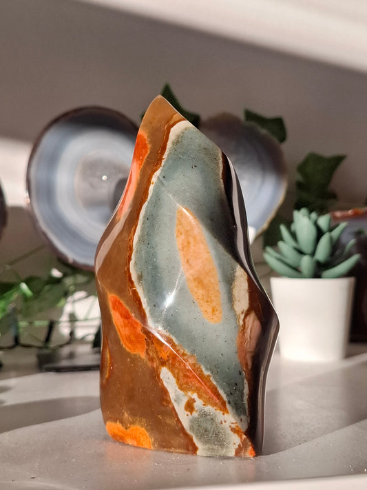 Polychroom jaspis vlam