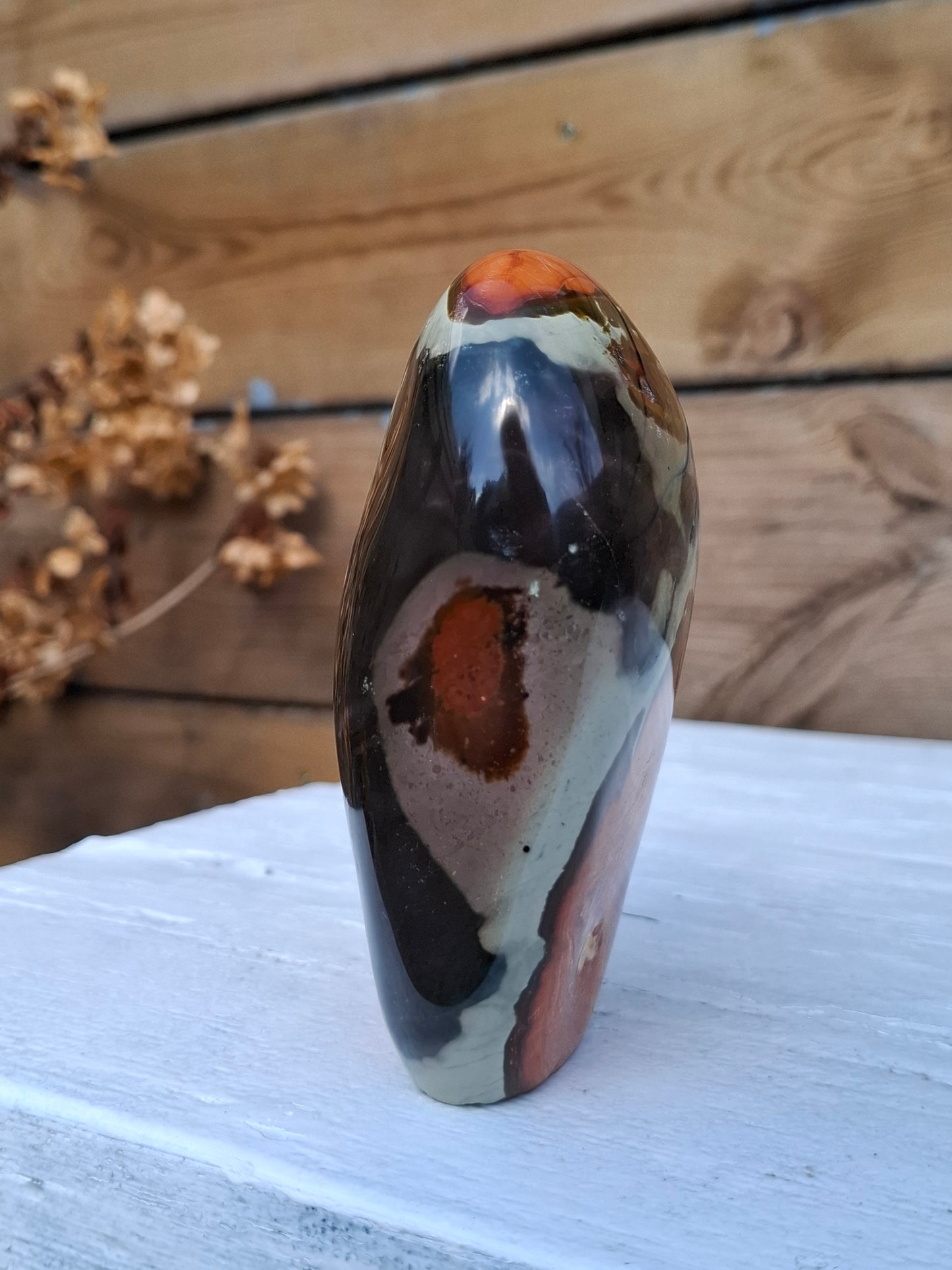 Polychroom jaspis sculptuur