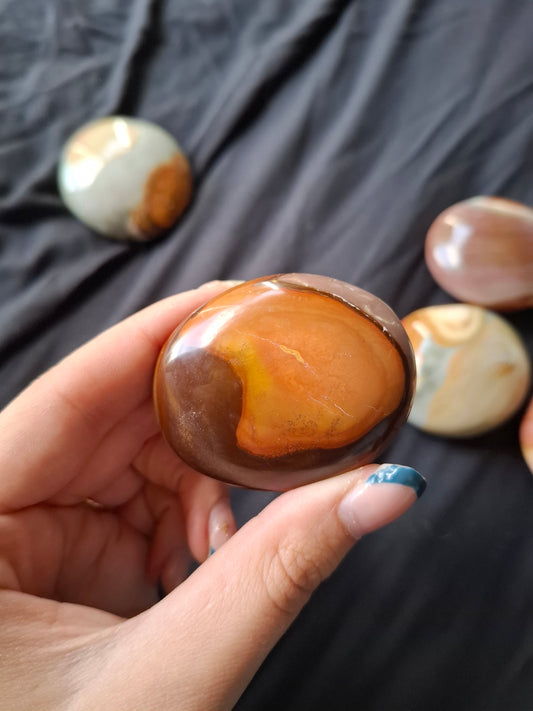 Polychroom jaspis handsteen nr11