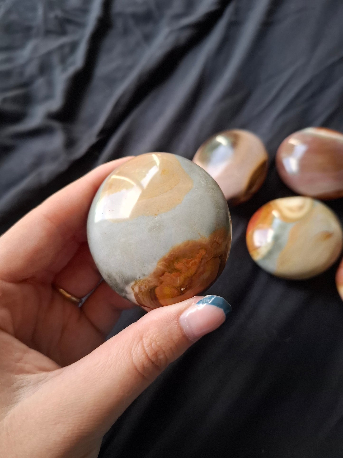 Polychroom jaspis handsteen nr12