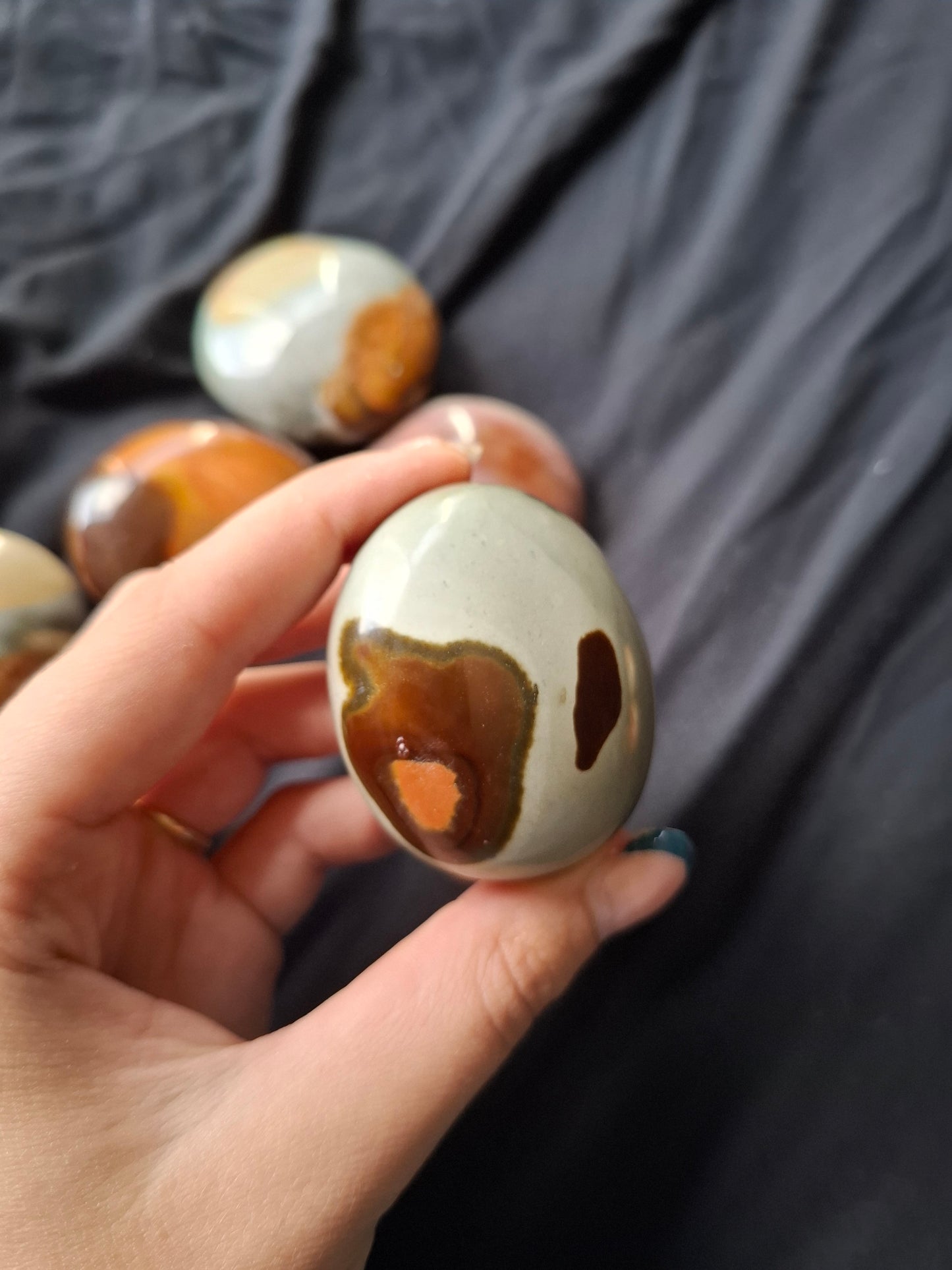 Polychroom jaspis handsteen nr7