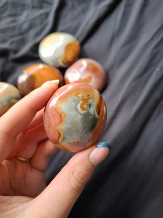 Polychroom jaspis handsteen nr8