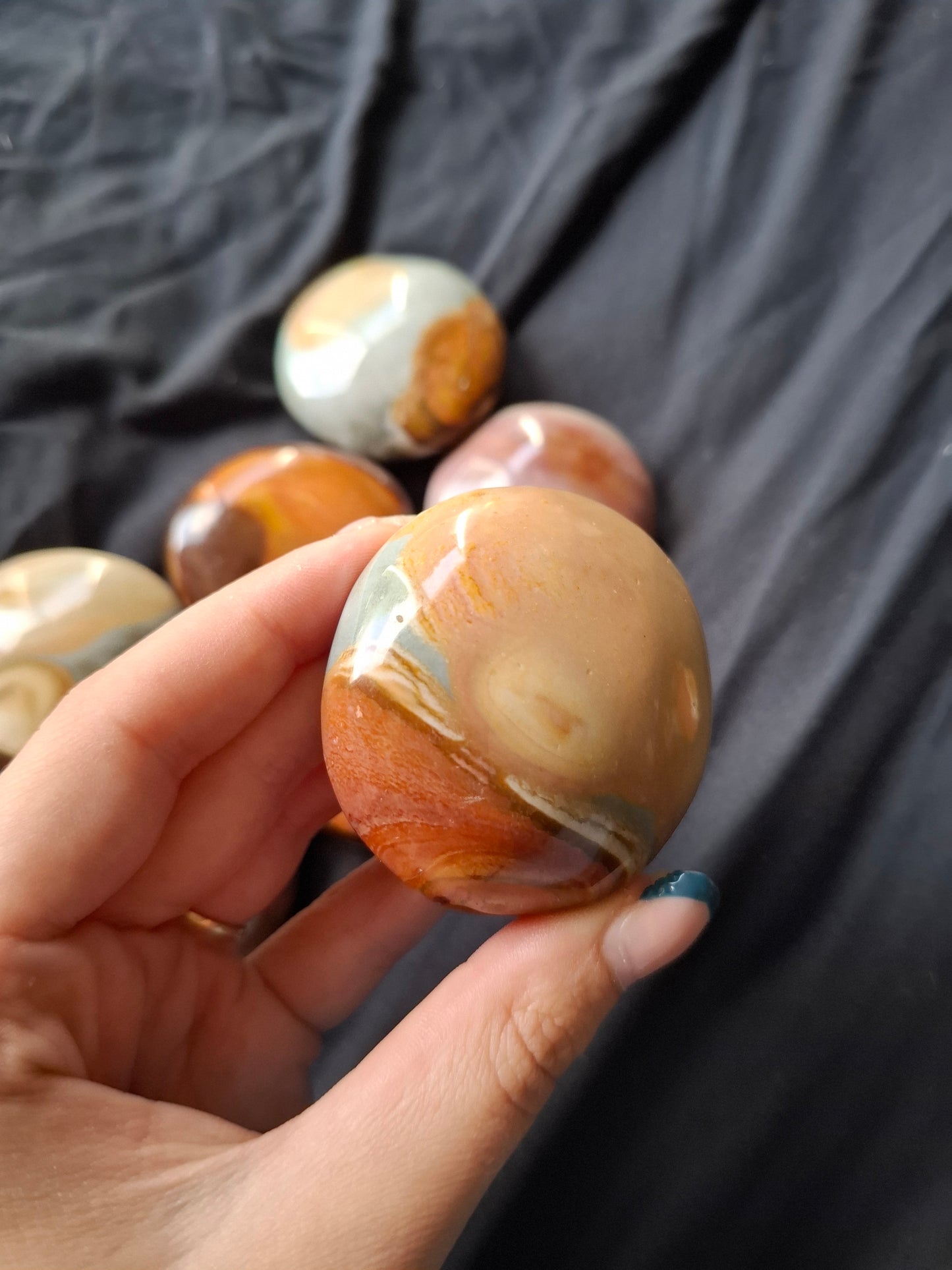 Polychroom jaspis handsteen nr6