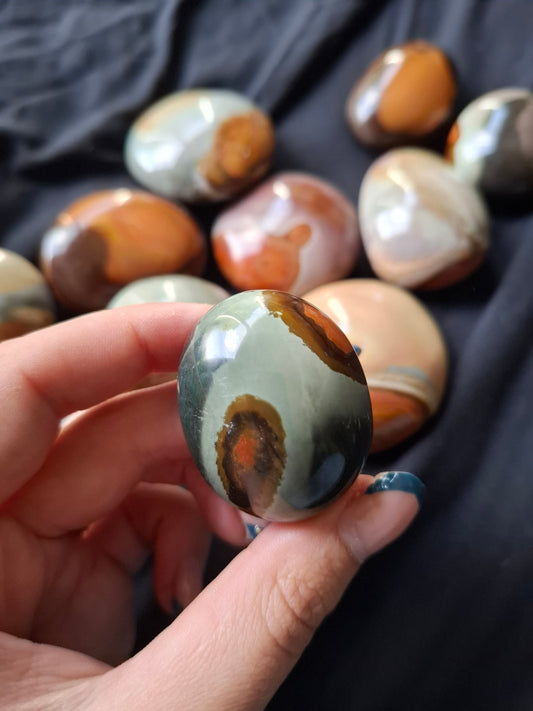 Polychroom jaspis handsteen nr2