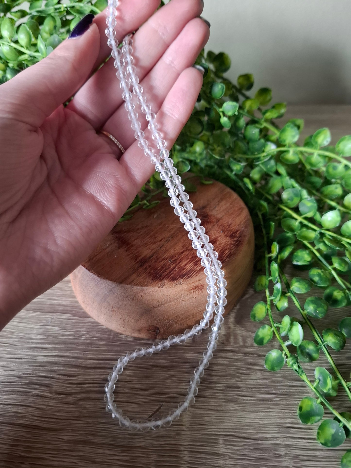 A facet geslepen bergkristal ketting