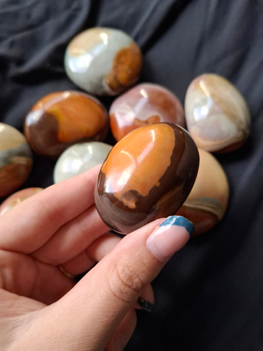 Polychroom jaspis handsteen nr4
