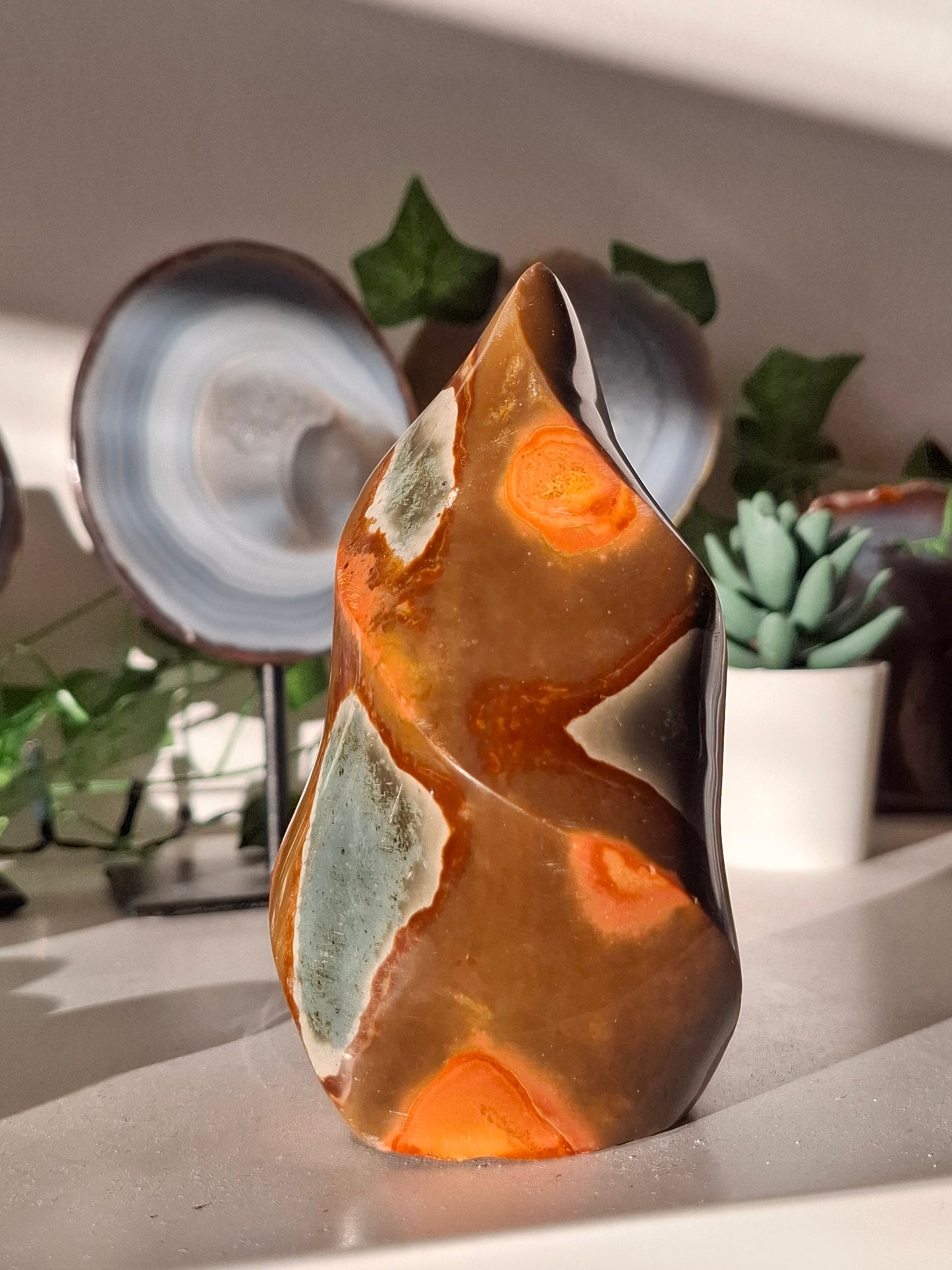 Polychroom jaspis vlam